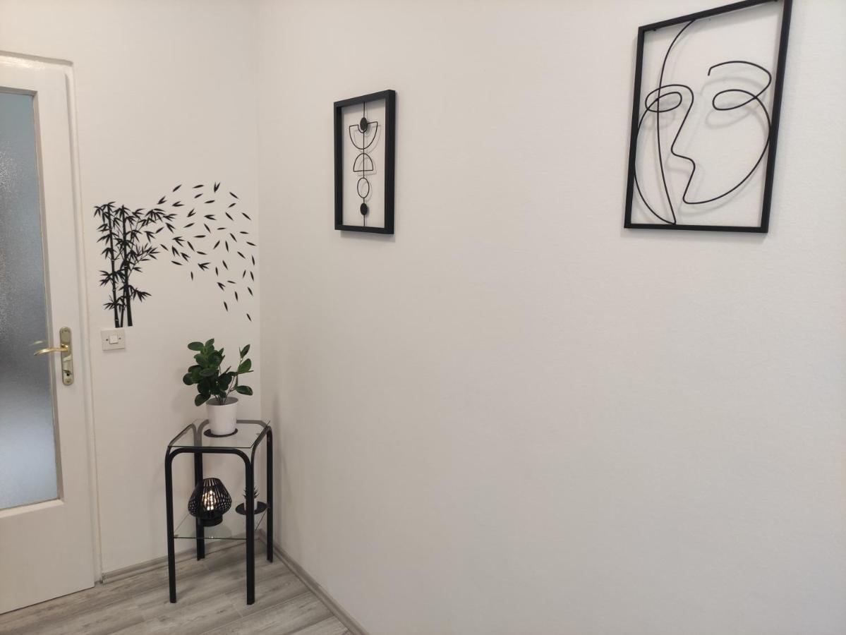 Apartman Iris S Terasom Rijeka Buitenkant foto