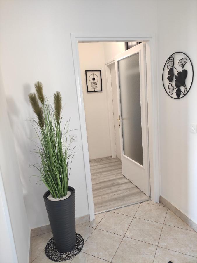 Apartman Iris S Terasom Rijeka Buitenkant foto